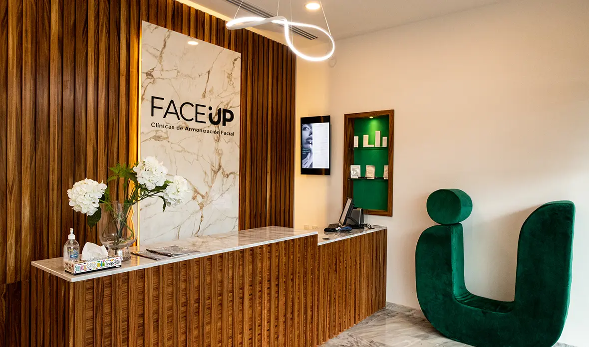 FACEUP CLINICS Cancun Momoto